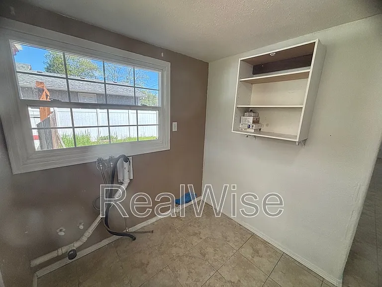 1296 NW Keasey St — Photo 15