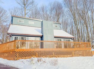 543 Lakeview Dr E, Lake Ariel, PA 18436