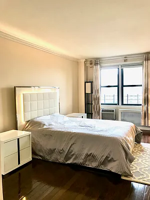 Rented by R New York | media 11