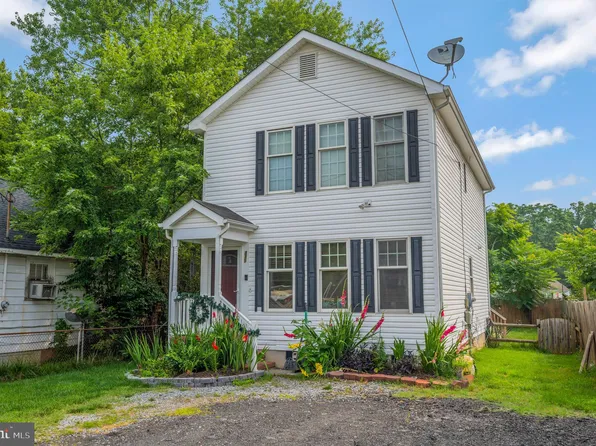335 3rd St, Fredericksburg, VA 22408