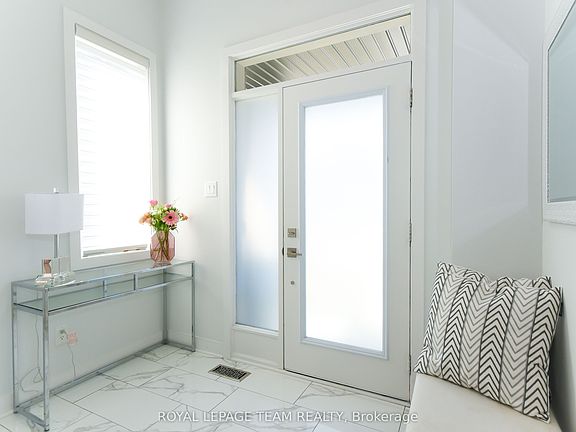 3rd image of 725 Capricorn Cir
