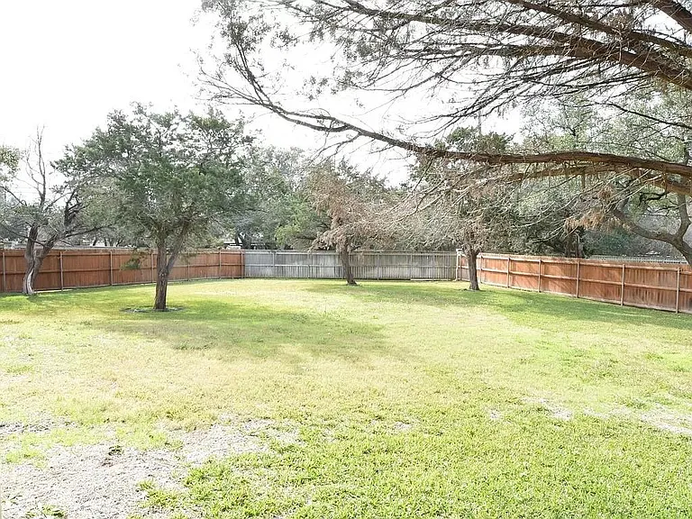 4 Hollywood Ct — Photo 22
