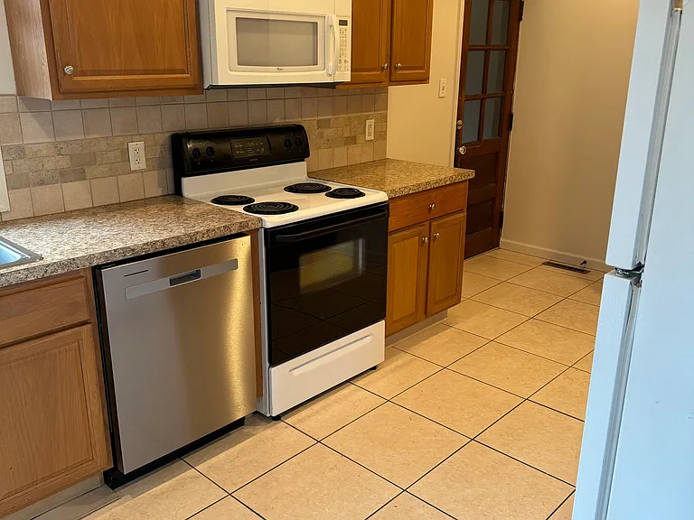 436 N Front St — Photo 4
