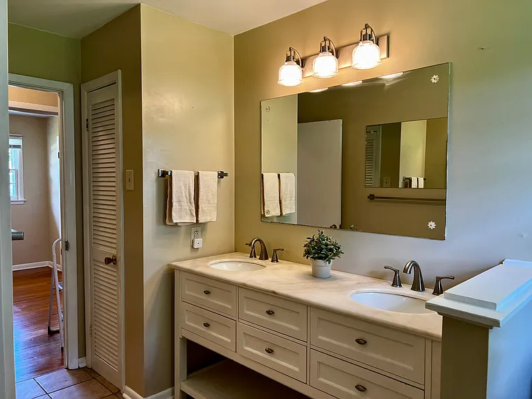 Upstairs bathroom