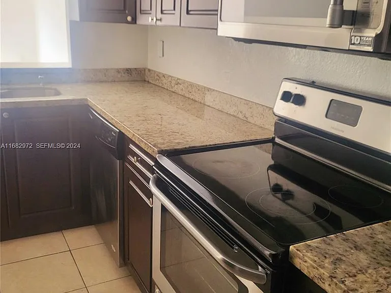 7740 Balboa St — Photo 4