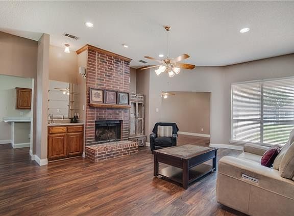 4th image of 2337 Lesley Ln