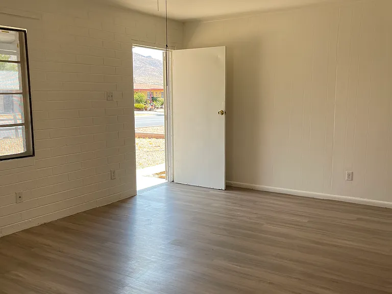 916 W Piedmont Rd — Photo 10