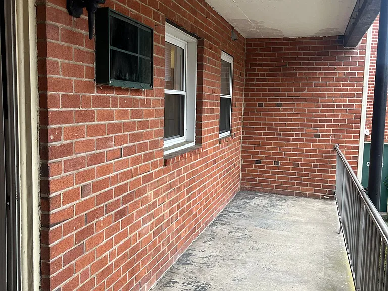 Colonial Point Apartments — Photo 7