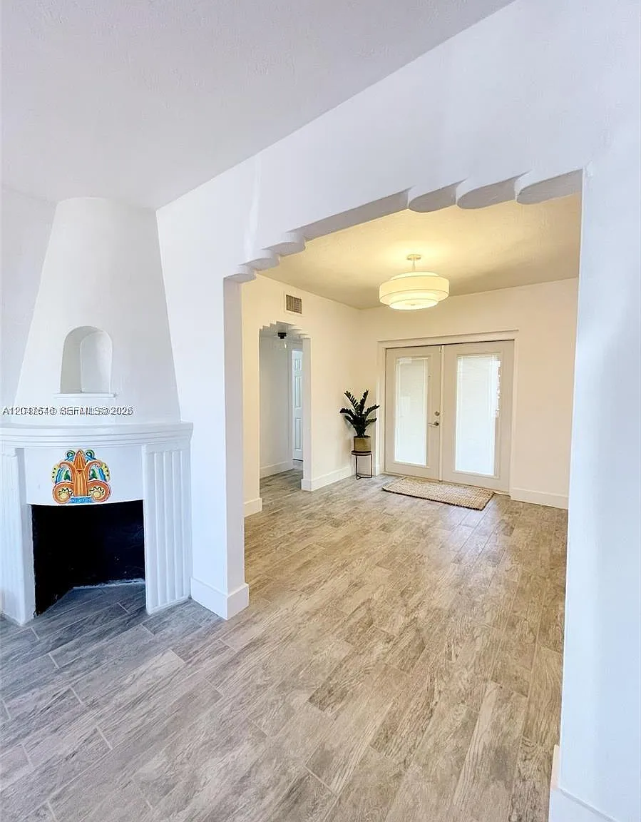 Dakota Park South Condo — Photo 1