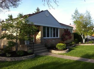 7324 W Howard St, Niles, IL 60714