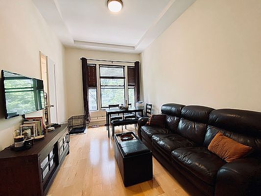 1st image of 140 W 69th St APT 33A