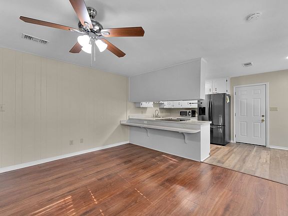 5th image of 7710 Charter Oaks Dr