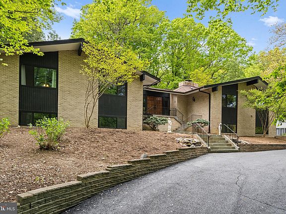 2nd image of 321 Twin Lake Dr