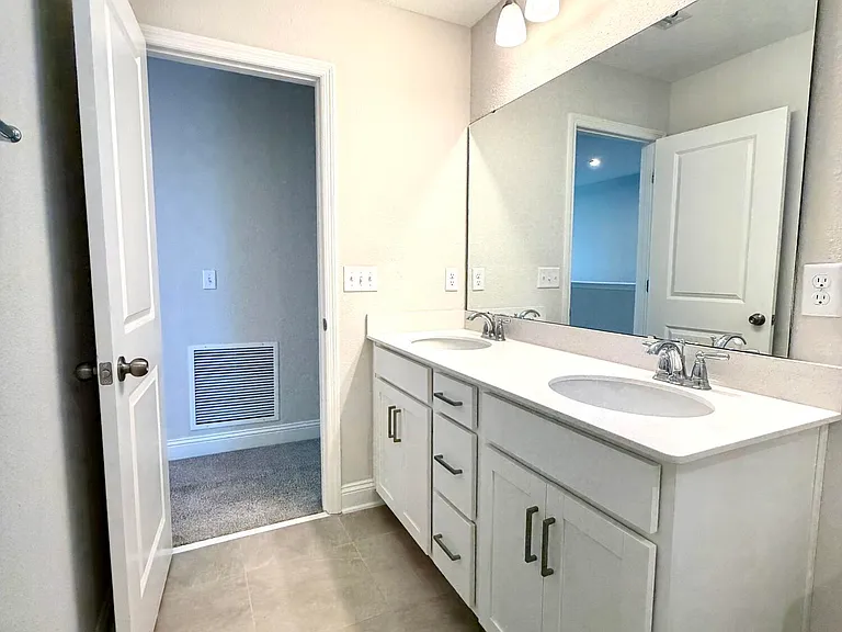 12959 Holsinger Blvd — Photo 22