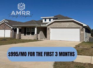 1114 SW 3rd Ave, Gentry, AR 72734