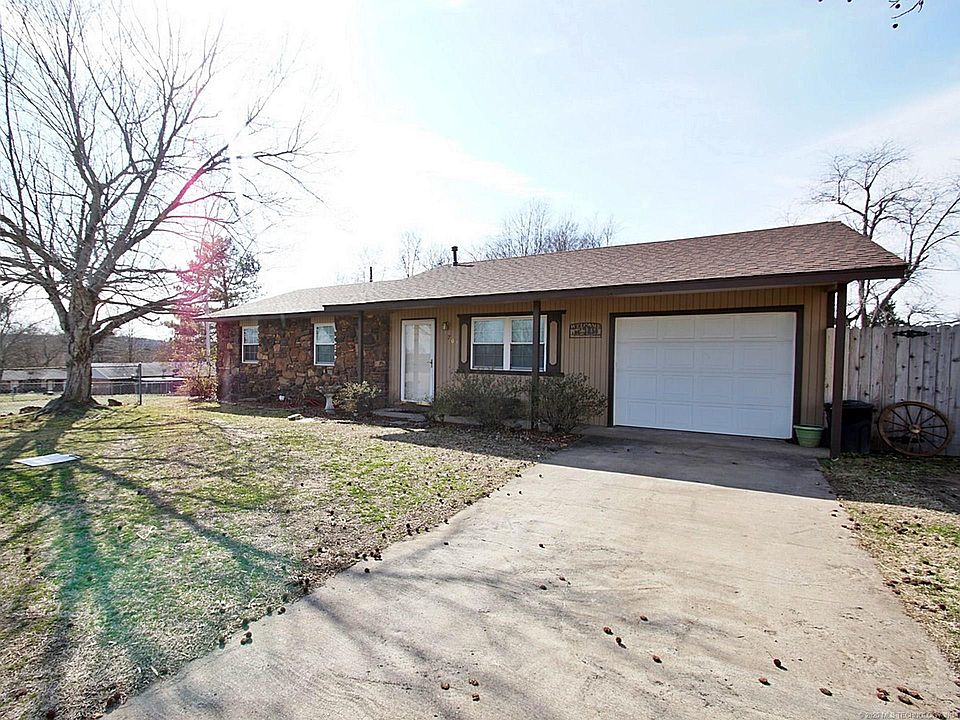 1st image of 702 Hillcrest Ave