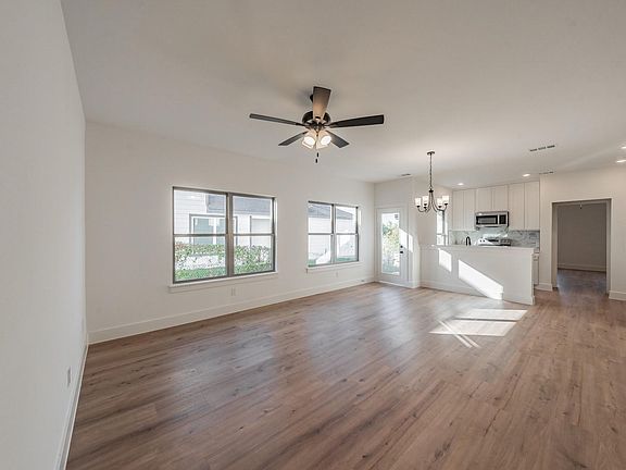3rd image of 1233 Meriwether St