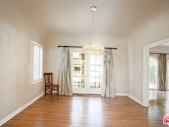 3rd image of 251 S Citrus Ave
