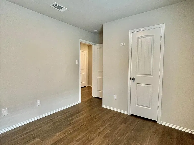 126 E Ash St — Photo 12