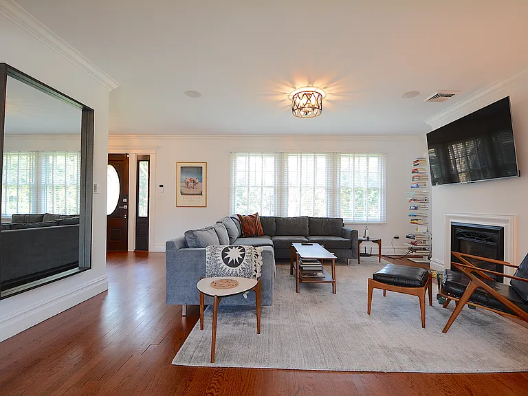 54 Halsey Rd — Photo 6