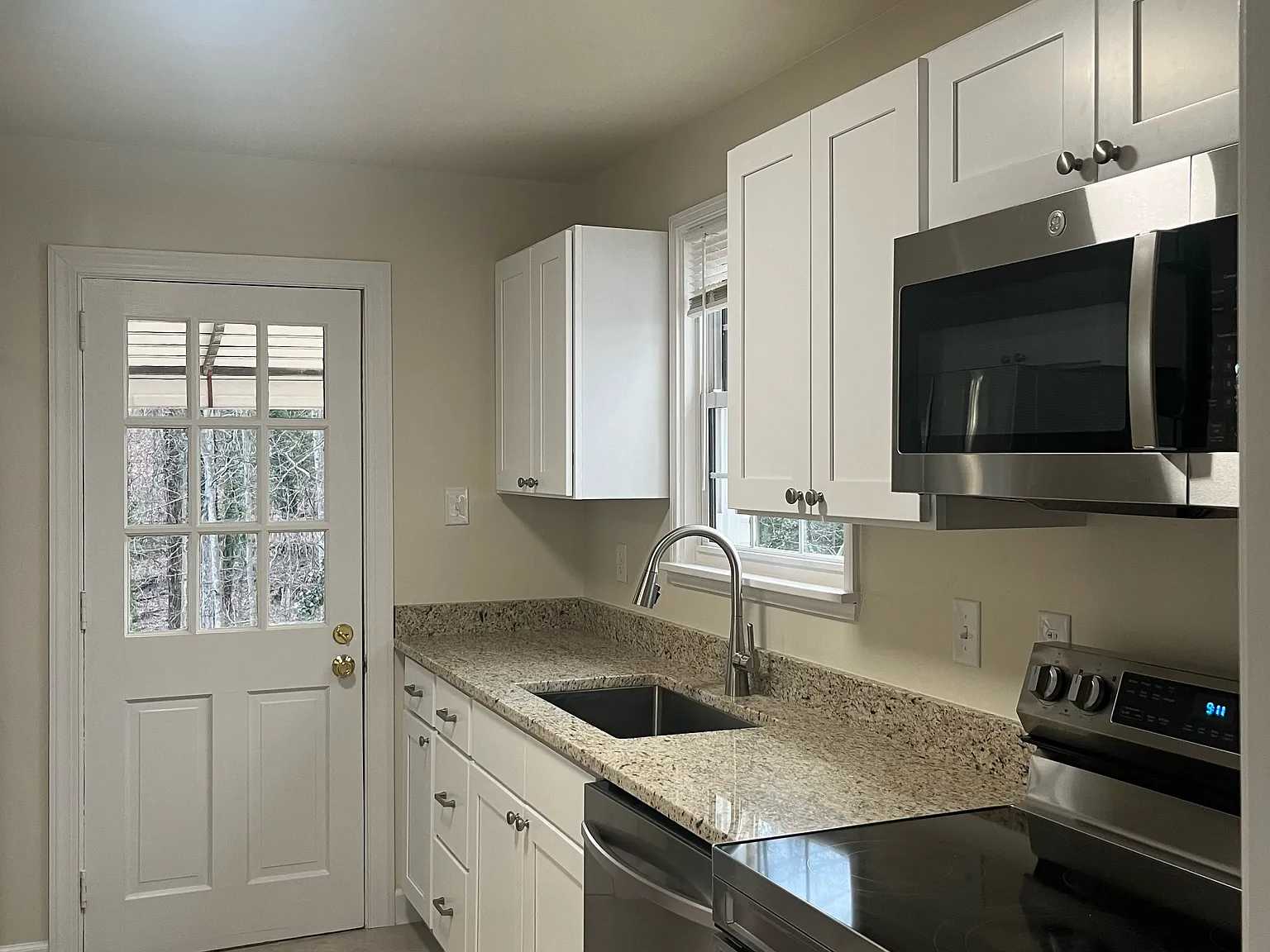2907 Dellwood Cir — Photo 2