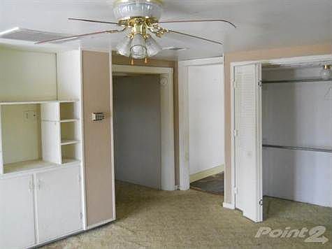 3rd image of 607 Eve St S