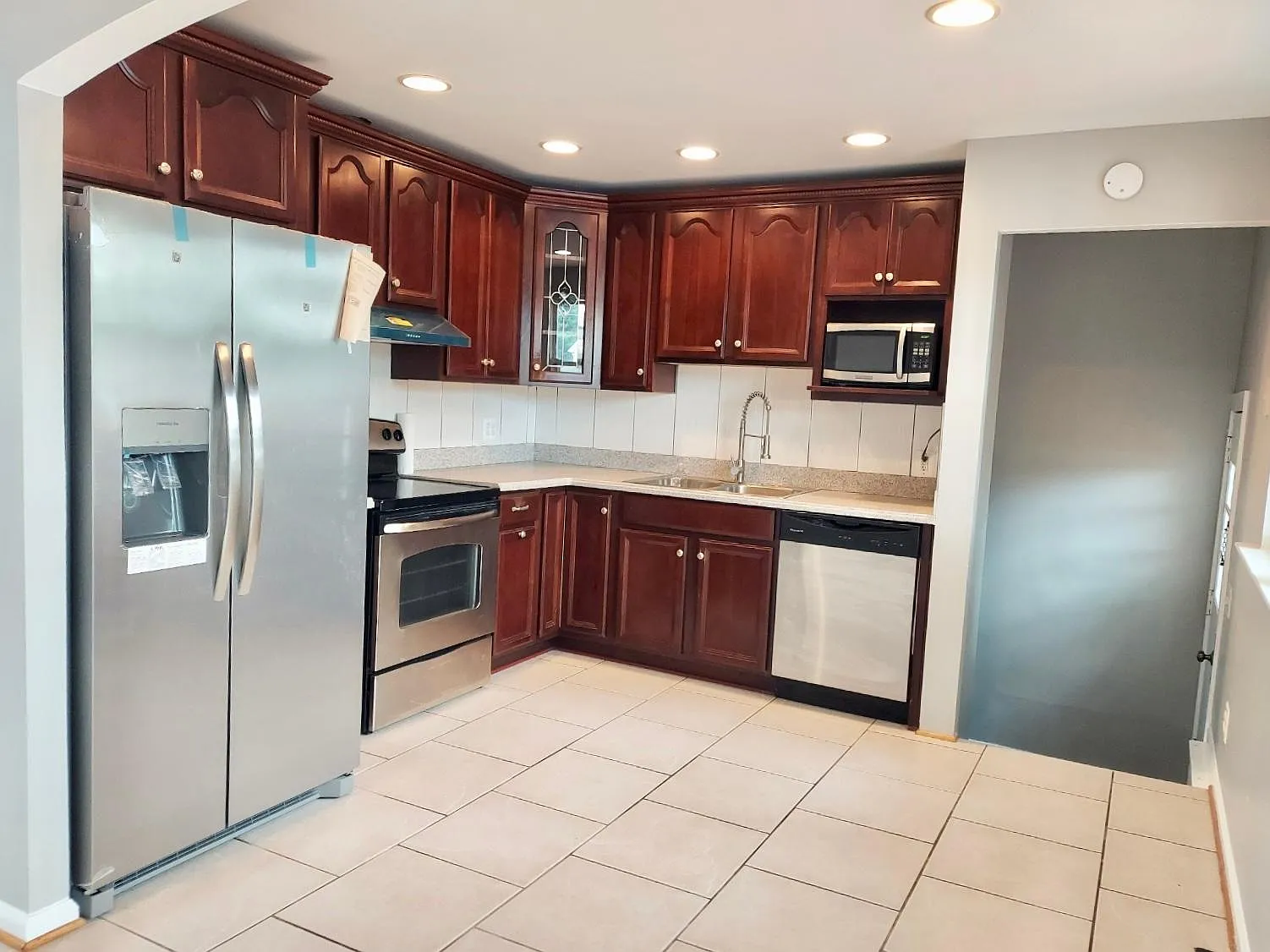 3 bed, 1650 sqft, $2,900 — Photo 2
