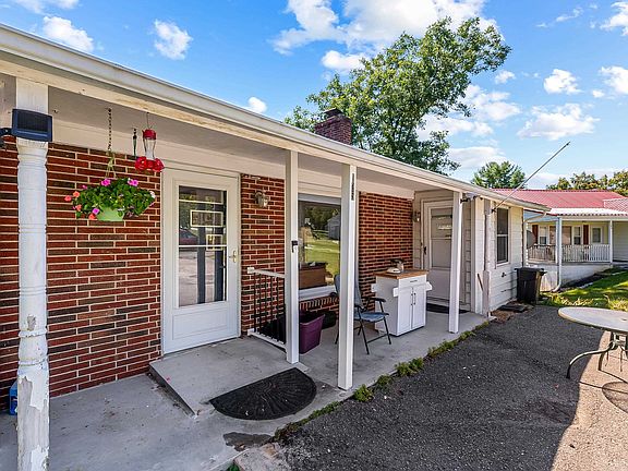 5th image of 135 Echo Valley Cir