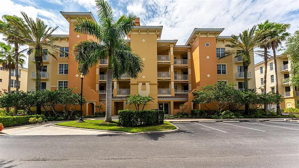 Building Photo - 6350 Watercrest Way #402