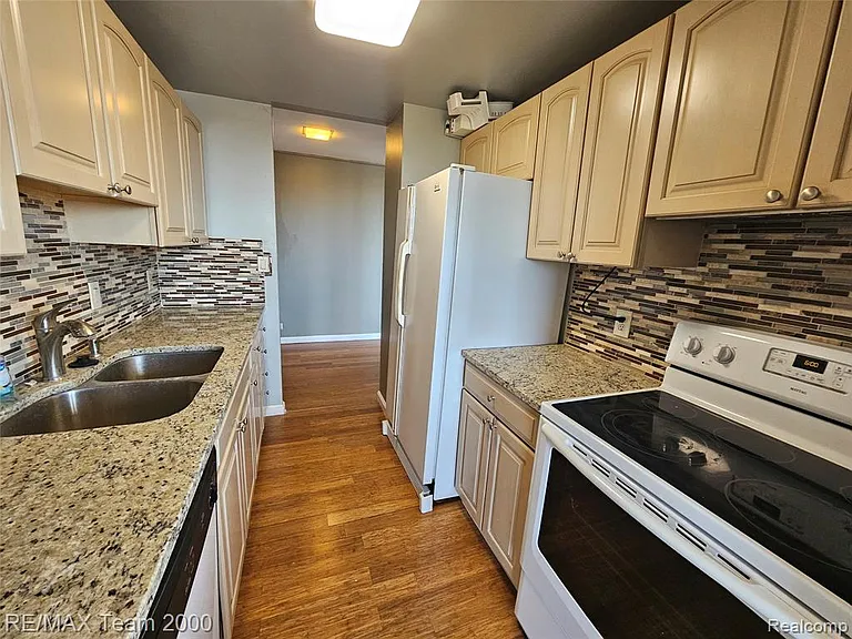 22700 Garrison St #709 — Photo 13