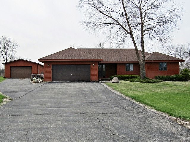 1st image of 38W045 Clover Hills Ct