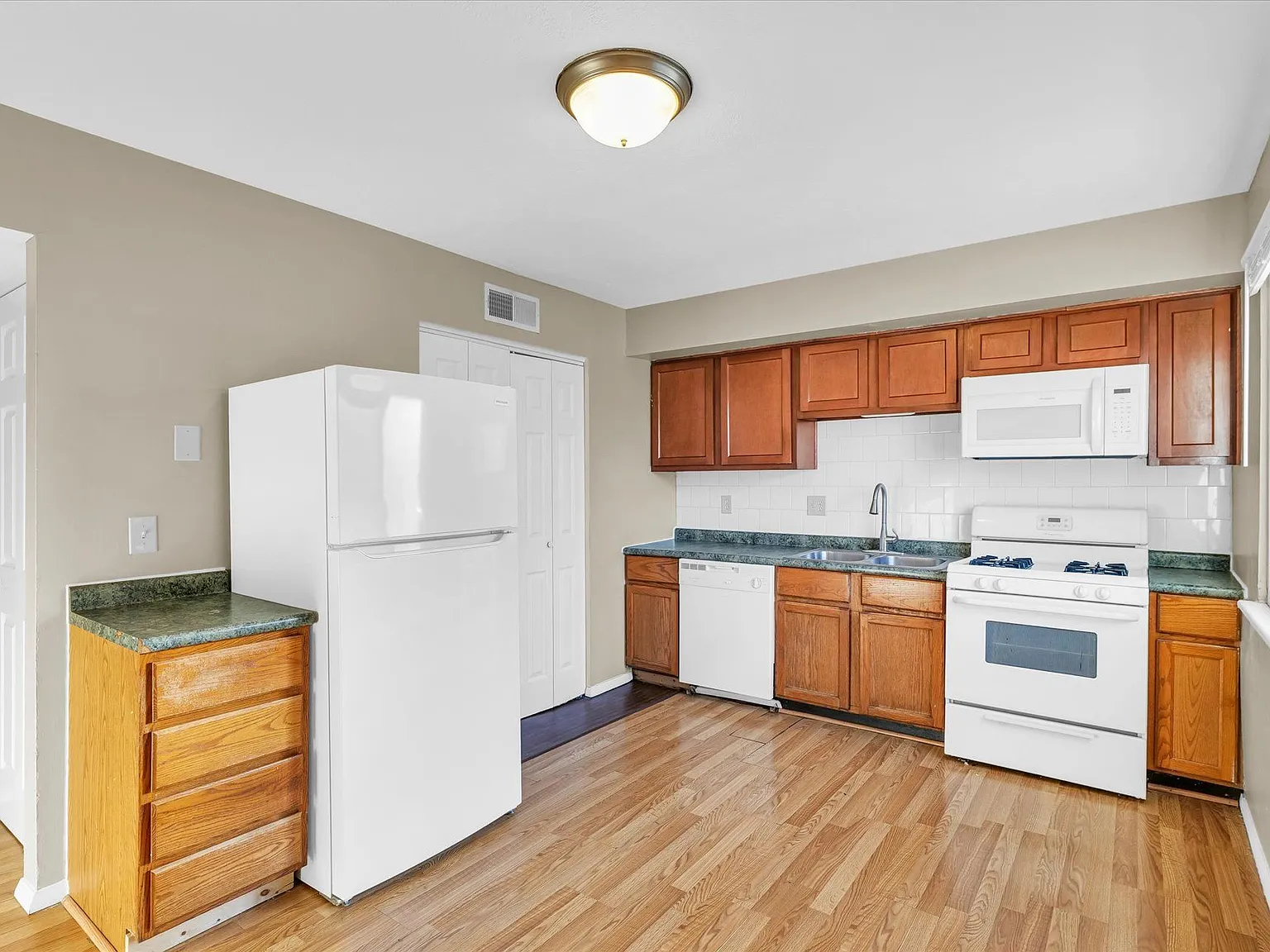 327 Riley Dr. — Photo 4