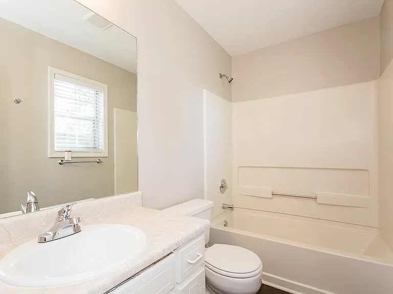 470 Rosehill Dr — Photo 10