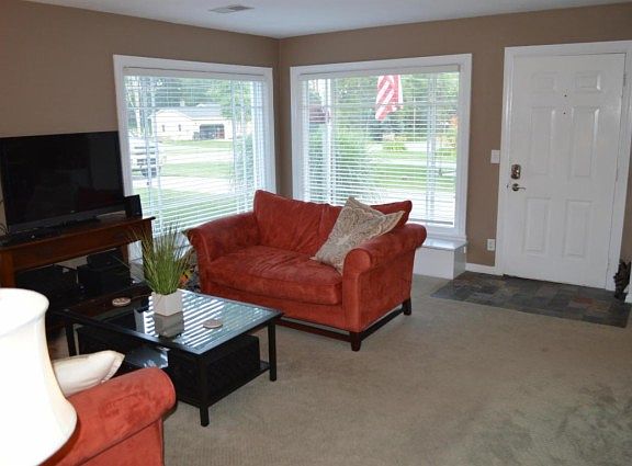 5th image of 6923 Northland Dr NE
