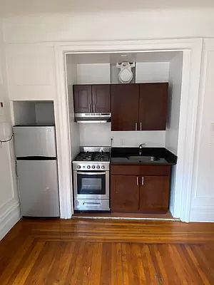 2nd image of 45 Tiemann Pl #4RR