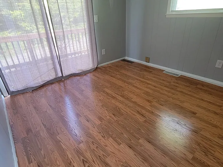 110 Hawthorne Ln — Photo 8
