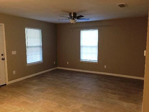 Open Concept Floorplan Between Kitchen and Living Room