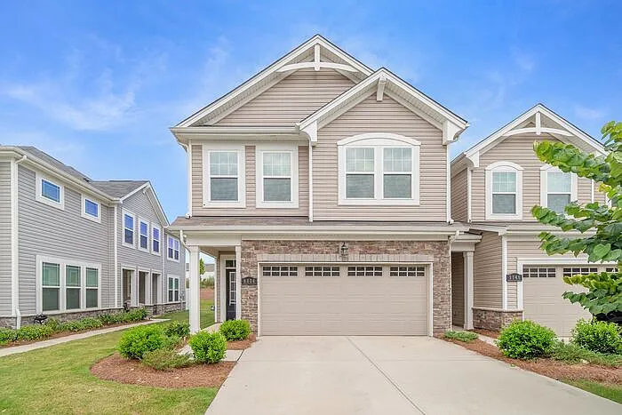 3 bed, 2.5 bath, 1956 sqft, $2,495 — Photo 3