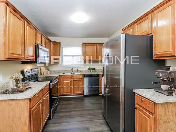3rd image of 1240 E Powell Ave