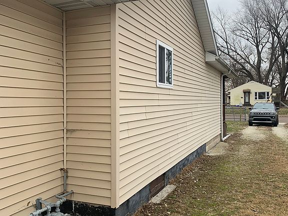 3rd image of 803 E London Ave