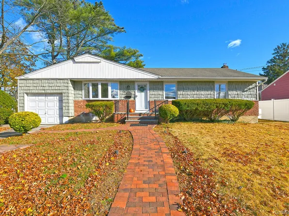 7 Stephen Drive, Farmingdale, NY 11735