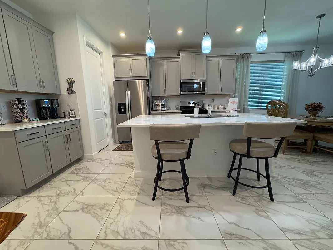 3 bed, 2.5 bath, 1998 sqft, $3,295 — Photo 2