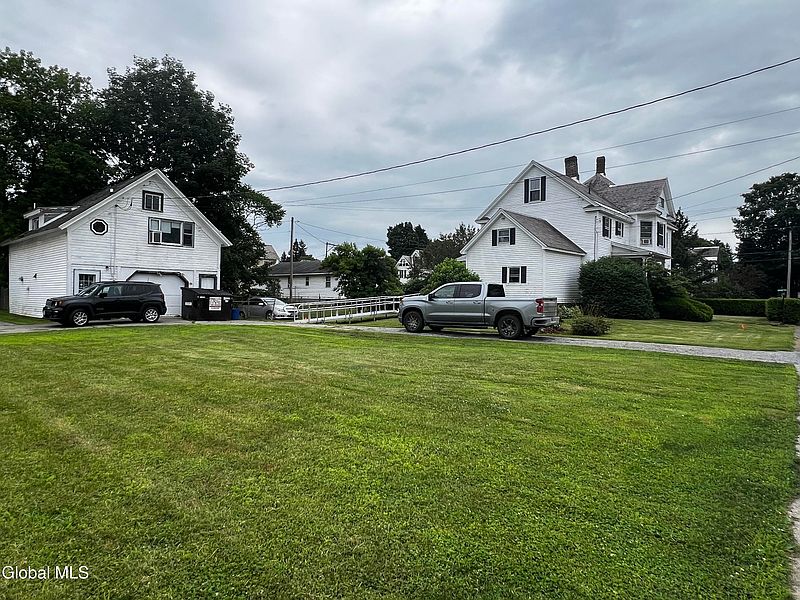 5th image of 7 Irving Avenue