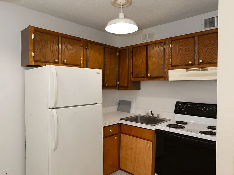 The Bluffs Apartments — Photo 7