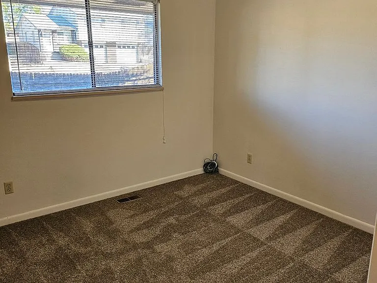 47 Douglas Ln — Photo 11