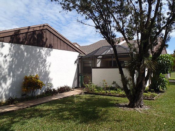 3rd image of 6430 Pinehurst Cir E #E-e28