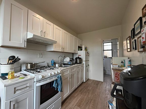 5th image of 2849 34th St APT 17
