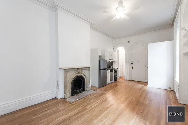 Rented by Bond New York | media 8