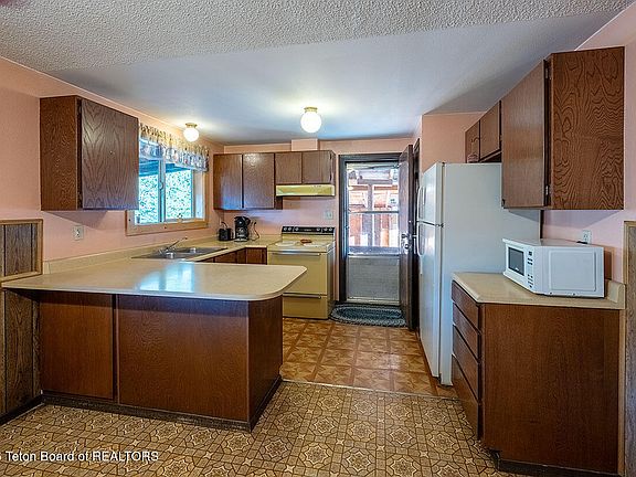 5th image of 172 W Cottonwood Dr
