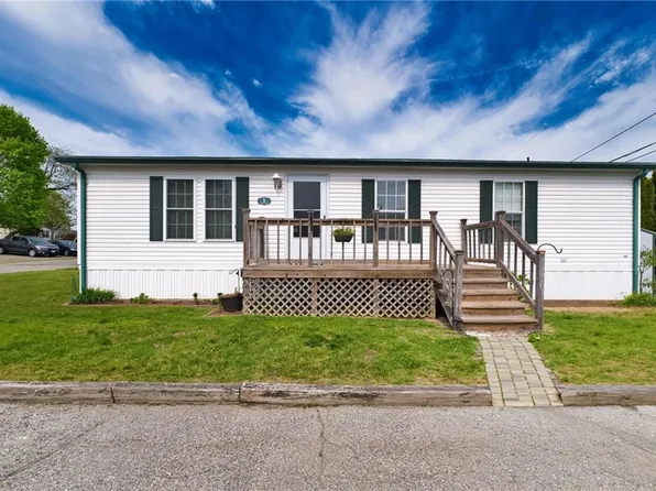1 Scotty Dr, Portsmouth, RI 02871